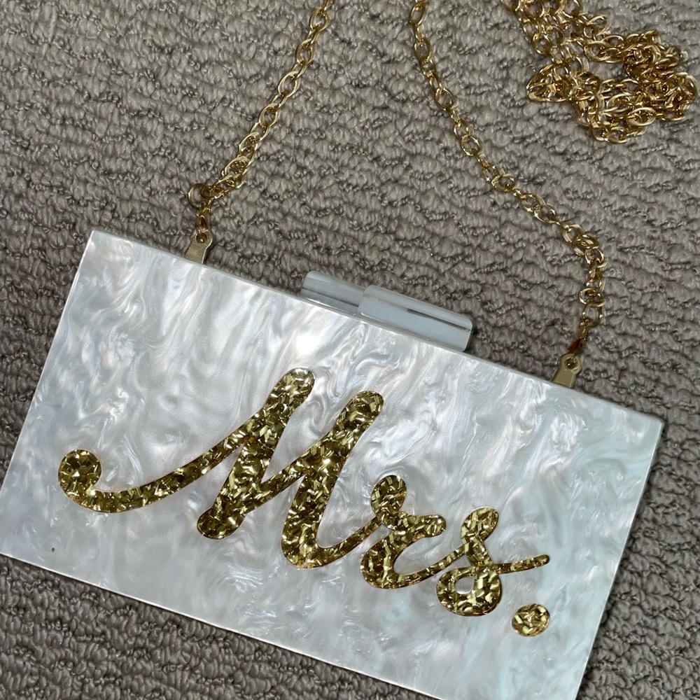 Mrs. Bag with detachable gold chain